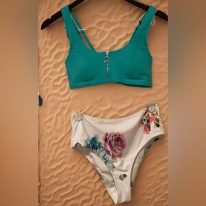 BNWT CUPSHE Women’s MED solid green and floral bottom bikini 2 pc